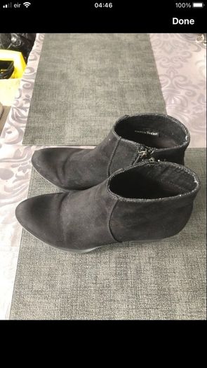Ladies boots size 4