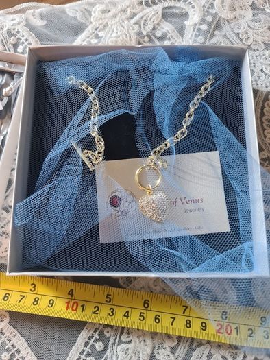 Touch of venus ladies heart necklace