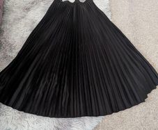H&M pleated skirt
