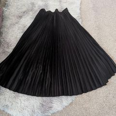 H&M pleated skirt