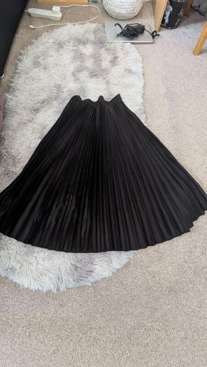 H&M pleated skirt