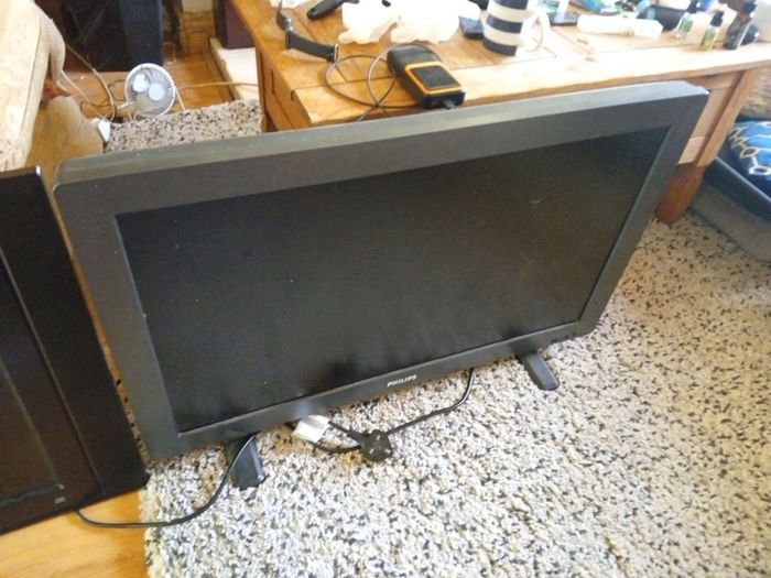 Two Phillips 32" tvs not smart