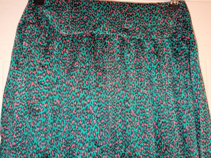 Stunning hi--lo midi skirt from Rowan Avenue