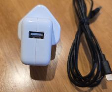 Apple  charger (original)