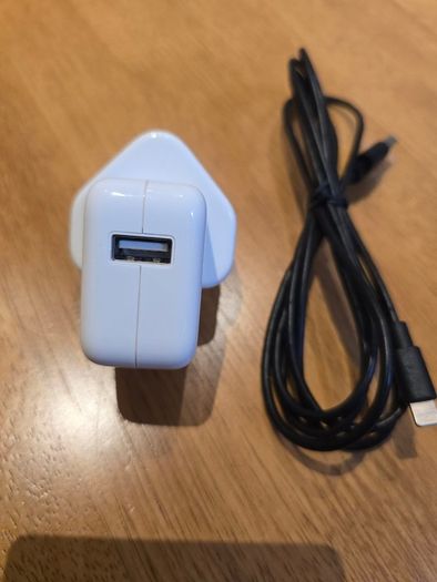 Apple  charger (original)