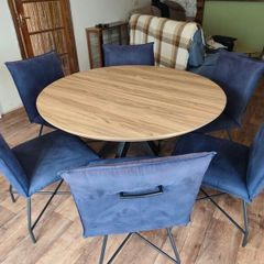 Round Extendable Dining Table