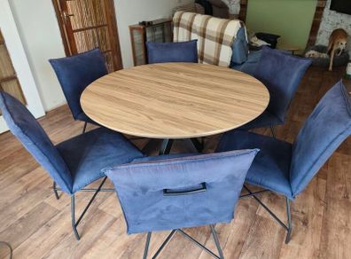 Round Extendable Dining Table