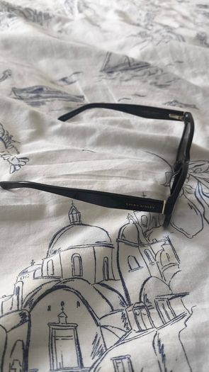 Laura Ashley Women's Black Sunglasses - Excellent Condition
