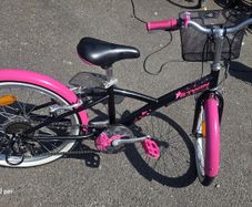 BTwin 20inch  Girls Bike   Like New   Basket Included