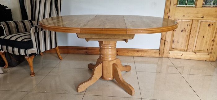 Round Wooden Extendable Table and chairs