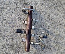 2013 1.5 DCI Fuel Rail With sensor and pipes