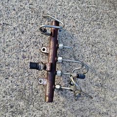 2013 1.5 DCI Fuel Rail With sensor and pipes