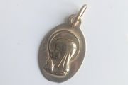 375 9ct gold Virgin Mary pendant