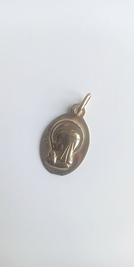 375 9ct gold Virgin Mary pendant