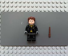 lego Harry Potter hp179 Cedric Diggory minifigure - Black and Yellow Uniform, Shirt Tail