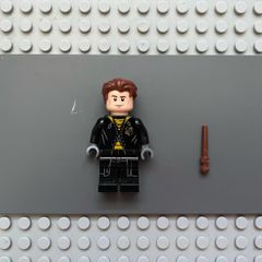 lego Harry Potter hp179 Cedric Diggory minifigure - Black and Yellow Uniform, Shirt Tail