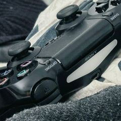 PS4 controller
