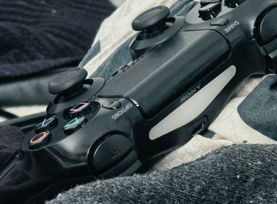 PS4 controller