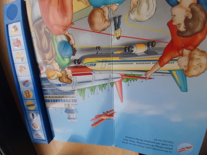 Children's sound book 'At the Airport'