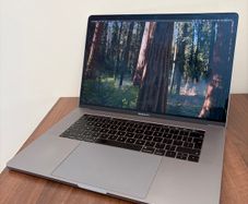 MacBook Pro 15" (2018) i7 / 16GB / 256GB - New Genuine Apple Battery