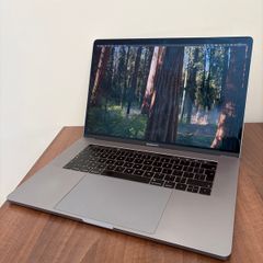 MacBook Pro 15" (2018) i7 / 16GB / 256GB - New Genuine Apple Battery
