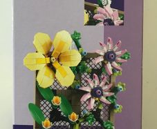 Lego 40683 flower trellis display