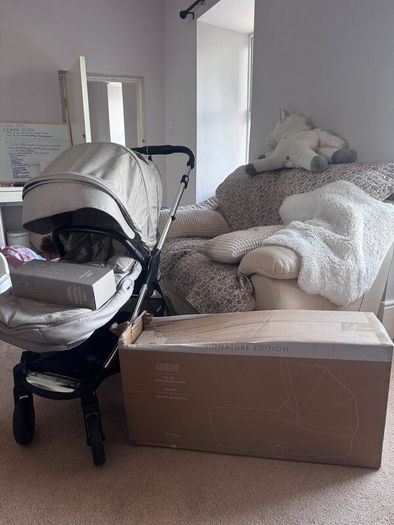 Paras mamas flipXT3 ( new carrycot still in box)