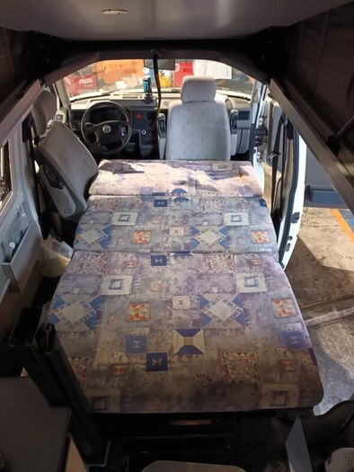 Rock'n'roll bed with seatbelts
