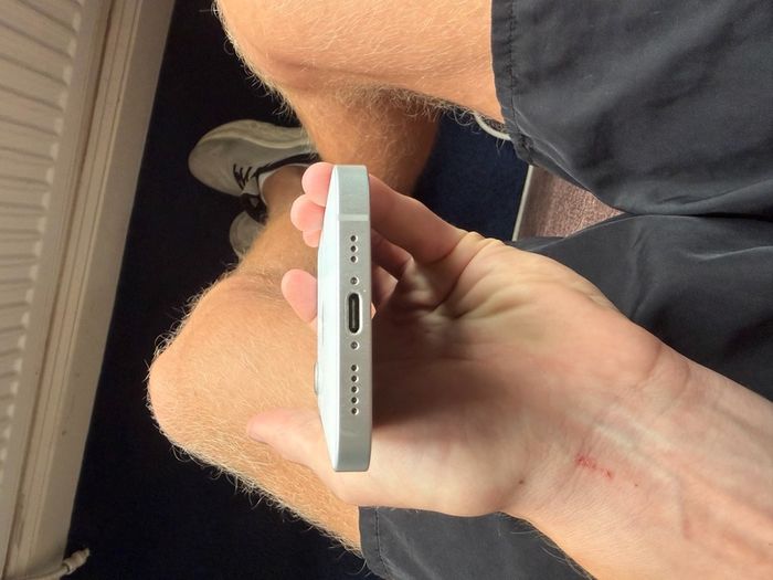 iPhone 16e