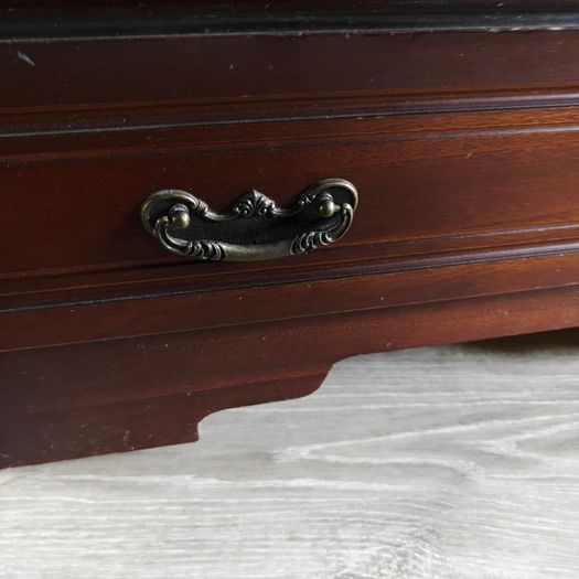 Vintage Mahogany-Style TV Stand / Media Cabinet (On Wheels)