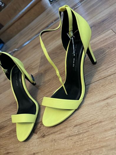 High heels size 7