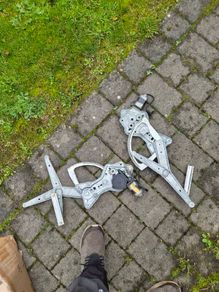 E30 window regulator.