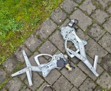 E30 window regulator.