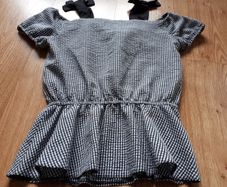 "Dunnes" White/Black Top.  Age 10-11