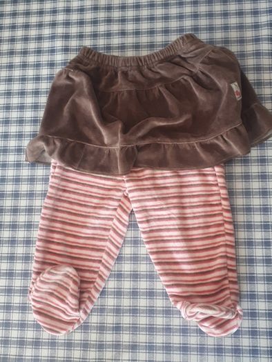 2 piece outfit with enclosed feet.Soft.