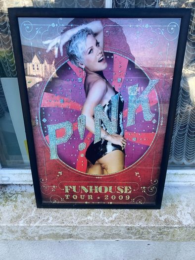 pink 2009 poster free postage
