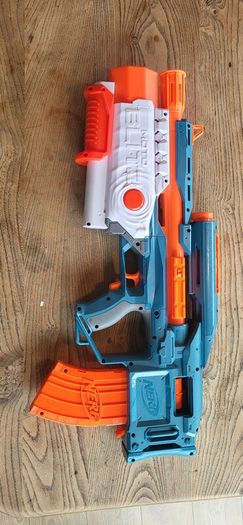 Nerf Elite 2.0 Motoblitz CS-10 Blaster + Extra Magazines