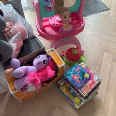Kids vanity and toys/ books Free