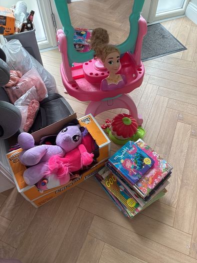 Kids vanity and toys/ books Free