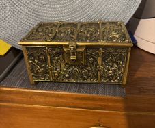 collectables gothic box with key