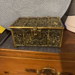 collectables gothic box with key