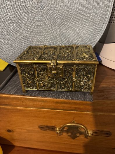 collectables gothic box with key