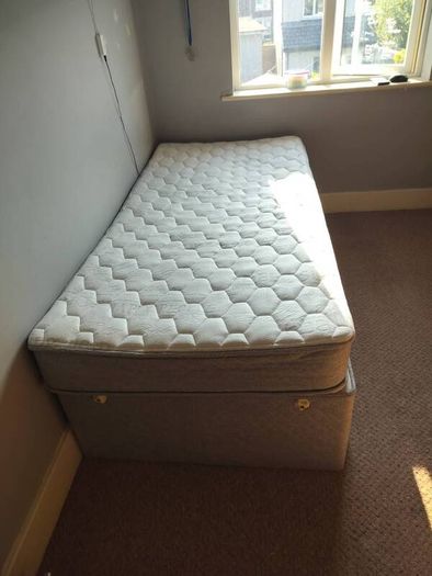 single bed and guest Bed