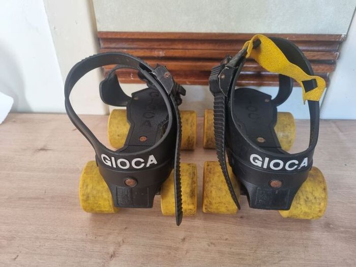 Vintage 1980s roller skates, adjustable