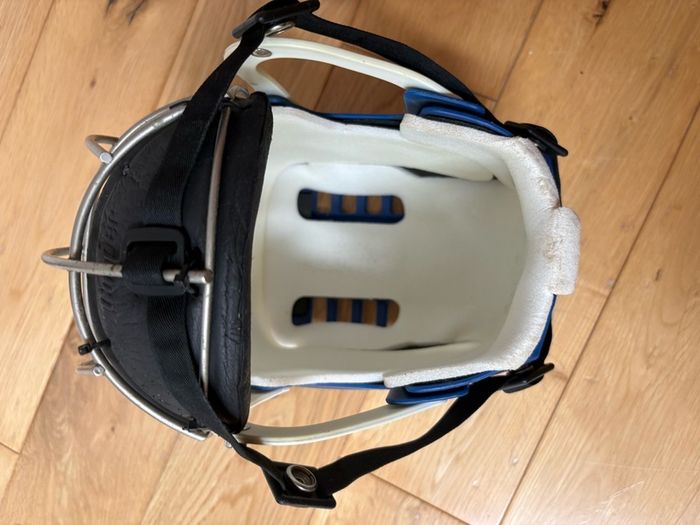 Old Gen Cooper Sk100 Hurling Helmet