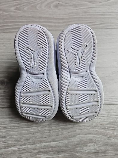 Infant boys Jordan trainers