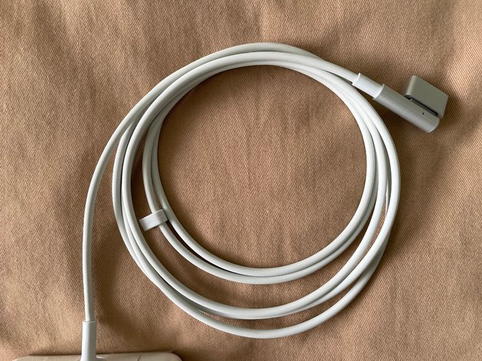 Apple 65W MagSafe 1/2 Gen