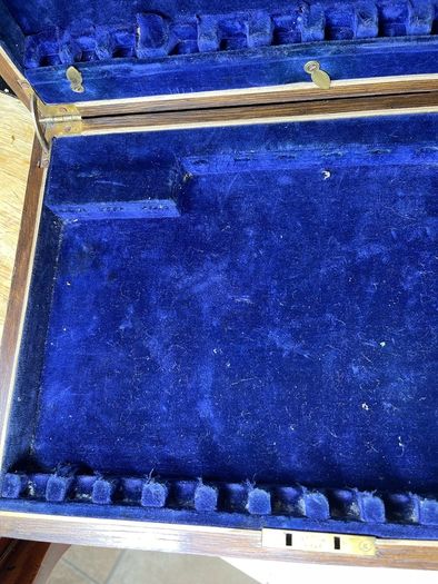 1 antique wooden display box
