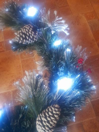 New in box light up christmas 6ft heavy flocked decorated garland with built in colour  changing lights