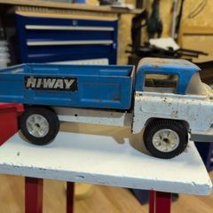 Vintage 1960s Tri-ang Hi-Way Pressed Steel Fixed Bed Lorry Cargo Truck